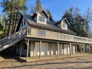 Shaver Lake, 4 BDR HOT TUB Misty Mountain Retreat - 1