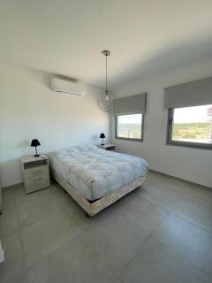 Departamento de lujo frente al mar con vista panorámica, pileta y cochera privada - 4