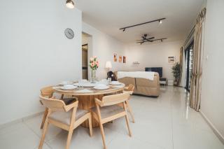 Bay Laurel Urban Poolscape 3BR6pax w Balcony by Our Stay - Johor Bahru - 8