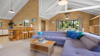 Seahorse On Fawcett - 9