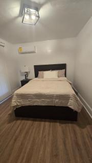 Luxury 4 Bedroom Modern Escape - Detroit - 5