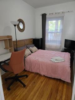 Spacious, elegant, and ultra-comfortable room - 8