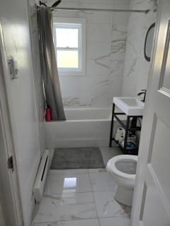 Spacious, elegant, and ultra-comfortable room - Montreal - 3