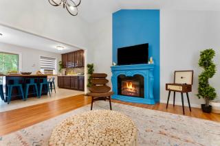 Gorgeous 4BR Home with Hot Tub,Pool& Sauna - 8