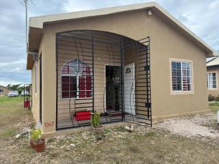 Finest Accommodation Phoenix Prk Village 1,Phase 4 lot 1347, 26 Sheawater Ave - Portmore - 3