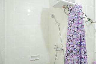 Comfort and Elegant 1BR Green Bay Condominium Apartment By Travelio - Jakarta - 2