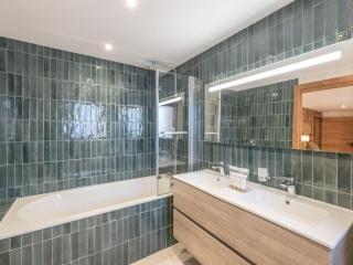 Chalet luxueux à l'Alpe d'Huez, ski-in/ski-out, sauna, jacuzzi, animaux admis - FR-1-645-81 - Huez - 2