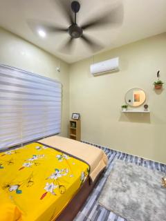 Yellow Retreat House Homestay Batu Gajah - Batu Gajah - 0