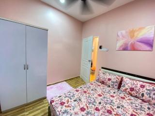 Yellow Retreat House Homestay Batu Gajah - 2