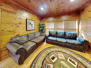 The Great Escape II, 5 Bedrooms, Sleeps 17, Game Room, Pool Access, Theater - Gatlinburg - 6