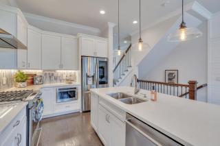 Waterside Retreat, Steps to River Street - Savannah - 7