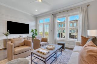 Waterside Retreat, Steps to River Street - Savannah - 2