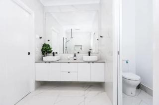 Two Ten Sleeps 10 - Luxury CBD Accommodation! - Wagga Wagga - 8