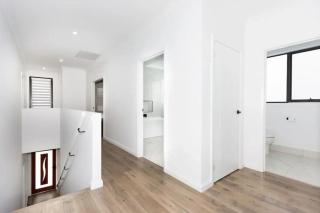 Two Ten Sleeps 10 - Luxury CBD Accommodation! - Wagga Wagga - 2