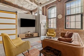Luxury Industrial 2 Bedroom 2 Full Bath Strip District & Riverwalk - Pittsburgh - 2