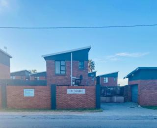 Exclusive Townhouse at The Square - Port Elizabeth - 1