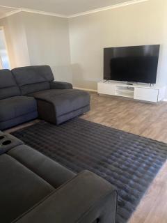 Modern and Inviting - Dubbo - 4
