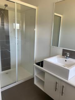 Modern and Inviting - Dubbo - 1