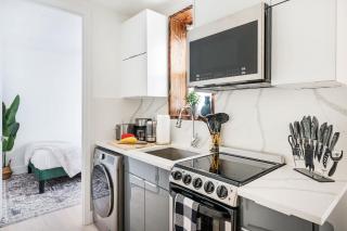 48-3FE 2BR Prime Midtown West - New York - 1