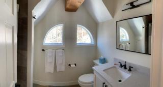 The Apartment at the Slopeside Estate House - Ski On Ski Off, Hot Tub, Mountain Views - Killington - 3