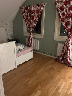Cozy Room in a Villa with private bathroom and Shared Kitchen - 11min walking from Huddinge Station - Stoccolma - 4