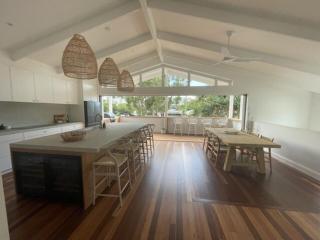 Luxury Beach House - 4