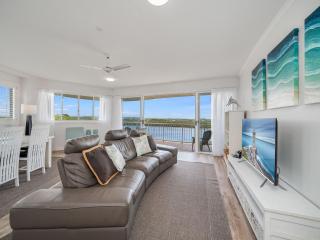 Breathtaking Views Over Currimundi Lake! - 5