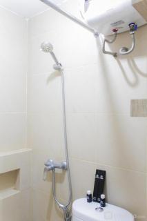 Comfortable Fully Furnished 2BR Bassura City Apartment By Travelio - 4