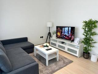 Sleek 1br Apt Jvc Quiet Space With Pool & Par - 3