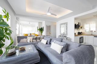 Las Flores Marbella Centro by AORA STAY - Marbella - 0