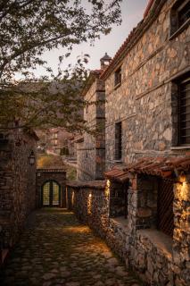 4 Seasons Premium Chalet & Massage Treatments - Palaios Agios Athanasios - 3
