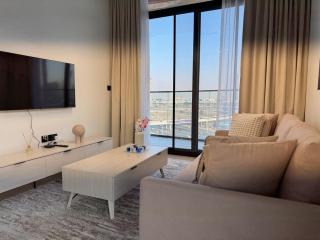 ASHRI HH Spacious Apartment in JVC, Binghatti Luna - 8