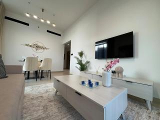 ASHRI HH Spacious Apartment in JVC, Binghatti Luna - 2