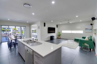 5BR Oasis w RiverViews,Private Pool, Patio, Deck - 3