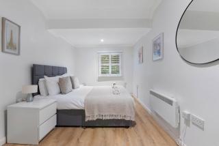 2 Bed Piccadilly Apartment 4 - 3