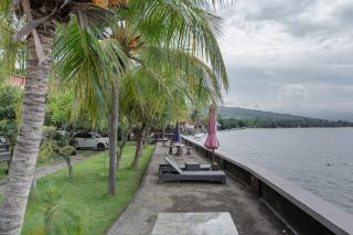 Rommeo Inn Lovina Mitra RedDoorz - Temukus - 3