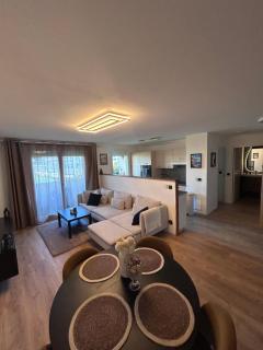 Olympie, airport, train and tram station Fully equipped for 3 peoples - 0