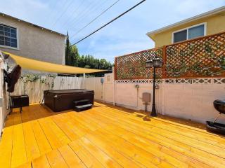 3 bedroom with Hot Tub and Video game console 10 minutes from Rodeo Drive Beverly Hills - 3