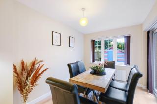 Modern Comfort 4 Bedroom, 3 Bath House in Maidenhead - 5