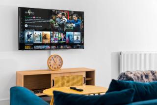 Stylish Apartment - Netflix - Fast WiFi - Parking - Top Rated 4MH - 4