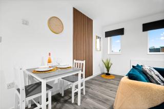 Stylish Apartment - Netflix - Fast WiFi - Parking - Top Rated 4MH - 5