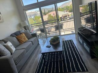Resort-Inspired Bliss- Modern & Cozy Apartment - Salt Lake City - 3