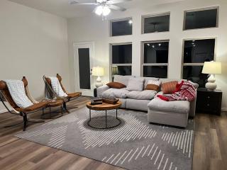Balmoral LakeSide 5br 4ba House - Humble - 1