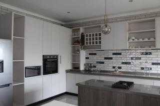 Lucomas Guest House - 9