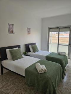 Light Spacious Almada Apartment - Almada - 3