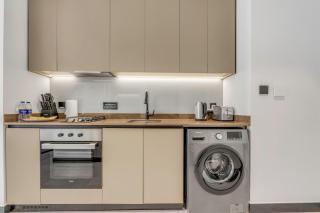 Waves - Modern Studio with Balcony in Business Bay - 1