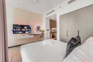 Waves - Modern Studio with Balcony in Business Bay - 8