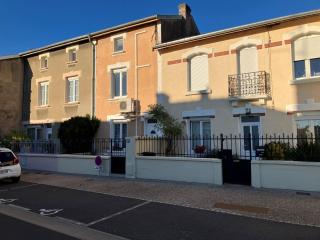 Jolie, cozy, confortable maison de ville au calme à 5min du centre de Verdun, parking devant la maison - 8