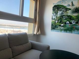 Warm Seaside Guesthouse - 9