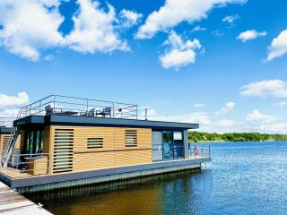 Floating House - Well - 8